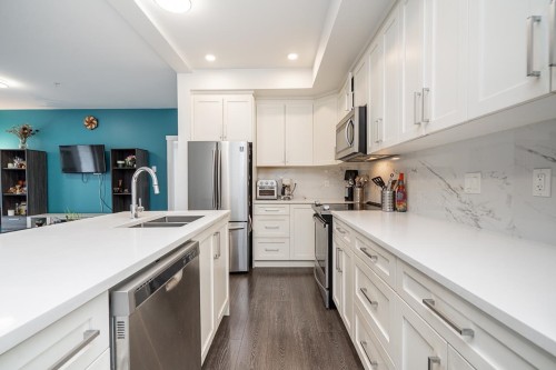 301-9983 E Barnston Drive, Surrey, BC 