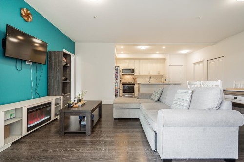 301-9983 E Barnston Drive, Surrey, BC 