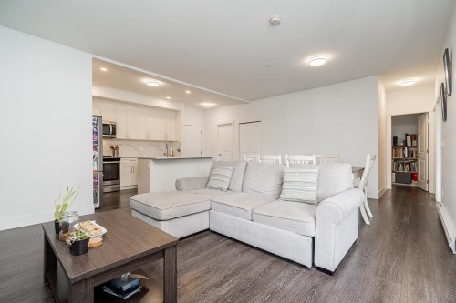 301-9983 E Barnston Drive, Surrey, BC 