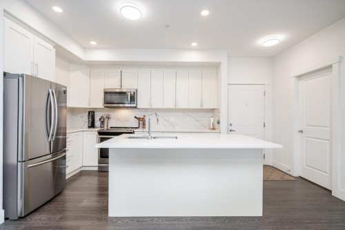 301-9983 E Barnston Drive, Surrey, BC 