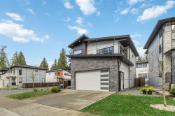 36689 Dianne Brook Avenue Abbotsford, BC V3G 0H4