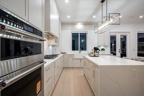 15569 Oxenham Avenue, White Rock, BC 