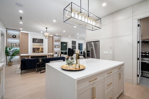 15569 Oxenham Avenue, White Rock, BC 
