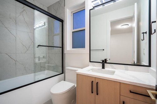 15569 Oxenham Avenue, White Rock, BC 