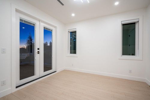 15569 Oxenham Avenue, White Rock, BC 