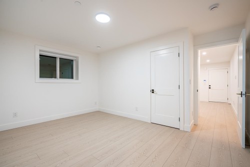 15569 Oxenham Avenue, White Rock, BC 