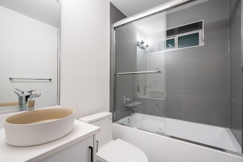 15569 Oxenham Avenue, White Rock, BC 