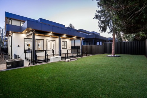 15569 Oxenham Avenue, White Rock, BC 