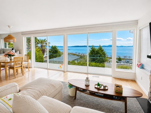 14748 Upper Roper Avenue, White Rock, BC - Indoor Photo Showing Living Room