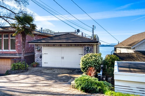 15188 Columbia Avenue  White Rock, BC V4B 1J3