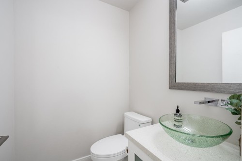 12-17033 Fraser Highway, Surrey, BC 