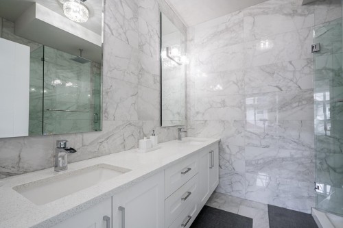 12-17033 Fraser Highway, Surrey, BC 