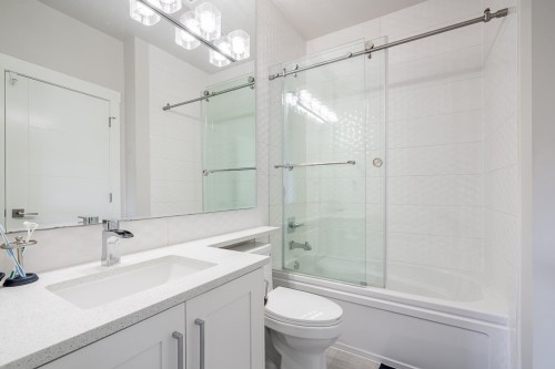 12-17033 Fraser Highway, Surrey, BC 
