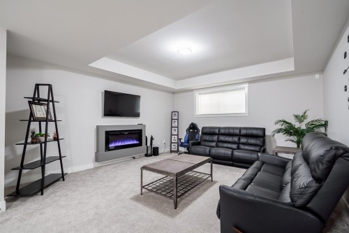 12-17033 Fraser Highway, Surrey, BC 