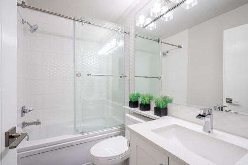 12-17033 Fraser Highway, Surrey, BC 