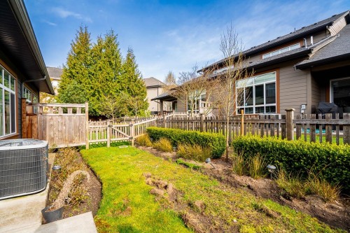 12-17033 Fraser Highway, Surrey, BC 