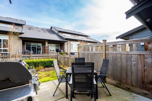 12-17033 Fraser Highway, Surrey, BC 