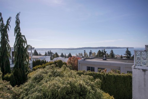 15662 Semiahmoo Avenue, White Rock, BC 