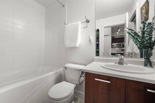 203-13321 102A Avenue, Surrey, BC 
