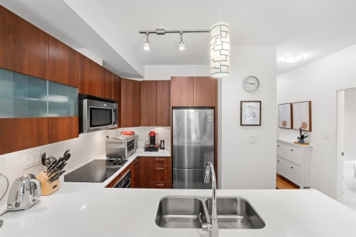 203-13321 102A Avenue, Surrey, BC 
