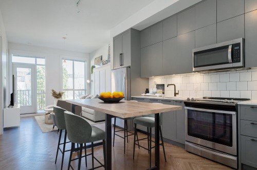 214-10168 149 Street  Surrey, BC V3R 0E9