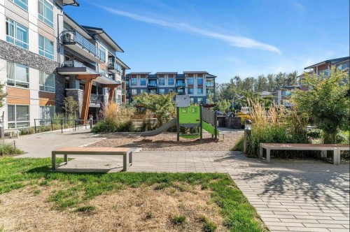302-19935 75A Avenue, Langley, BC 