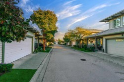 35-15188 62a Avenue Surrey, BC V3S 1W7