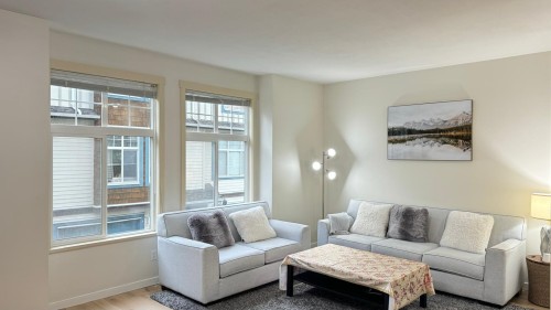 15-16588 Fraser Highway, Surrey, BC 