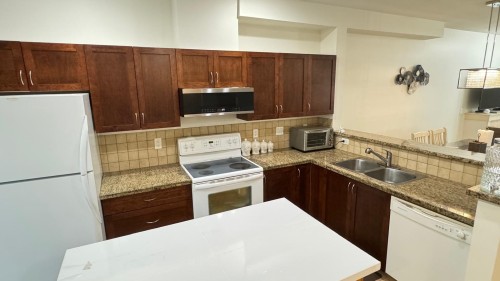 15-16588 Fraser Highway, Surrey, BC 