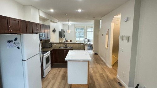 15-16588 Fraser Highway, Surrey, BC 