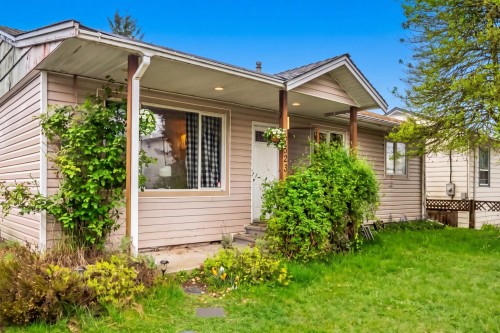 7523 Simon Street  Mission, BC V2V 3E7