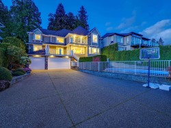 13518 Marine Drive  Surrey, BC V4A 1G2