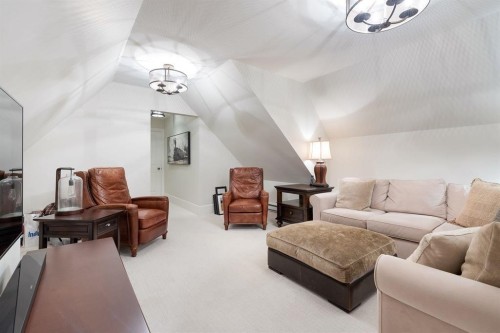 3758 Devonshire Drive, Surrey, BC 