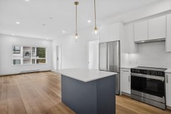 208-20286 72b Avenue Langley, BC V2Y 1T2