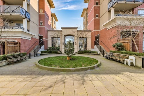 404-2970 King George Boulevard  Surrey, BC V4P 0E6