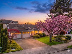 14206 20 Avenue Surrey, BC V4A 7Y7