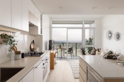 2305-13573 98a Avenue Surrey, BC V3T 0X1