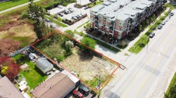 10712 140 Street Surrey, BC V3T 4N8