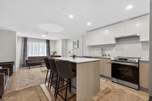 318-13968 Laurel Drive  Surrey, BC V3T 0S9