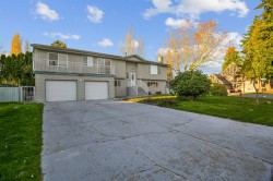 12987 62 Avenue Avenue Surrey, BC V3X 2E9