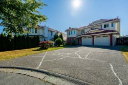 8879 141b Street Surrey, BC V3V 7W5