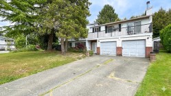 9392 139 Street Surrey, BC V3V 7K9
