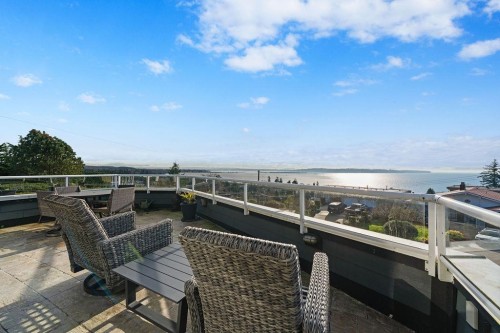 1087 Finlay Street, White Rock, BC 
