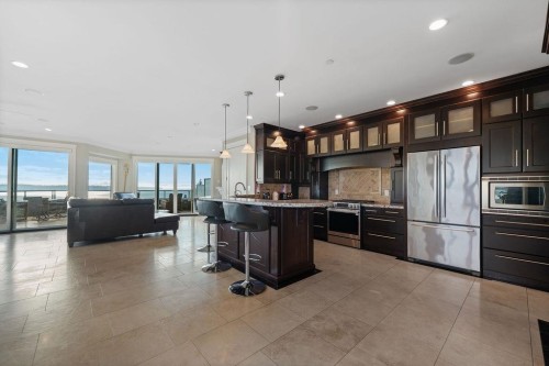 1087 Finlay Street, White Rock, BC 
