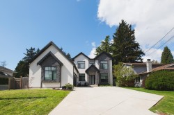 2211 154 Street Surrey, BC V4A 4S6
