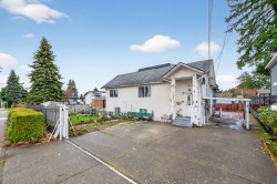 7576 140 Street Surrey, BC V3W 5J8