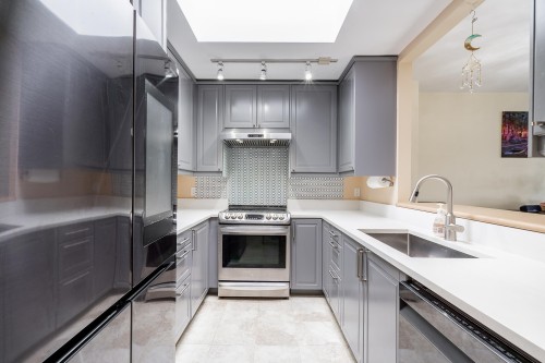 306-9763 140 Street  Surrey, BC V3T 4M4
