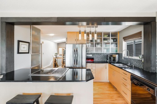 15556 Columbia Avenue, White Rock, BC 