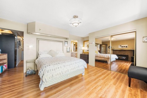 15556 Columbia Avenue, White Rock, BC 