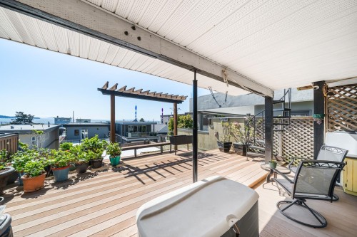 15556 Columbia Avenue, White Rock, BC 
